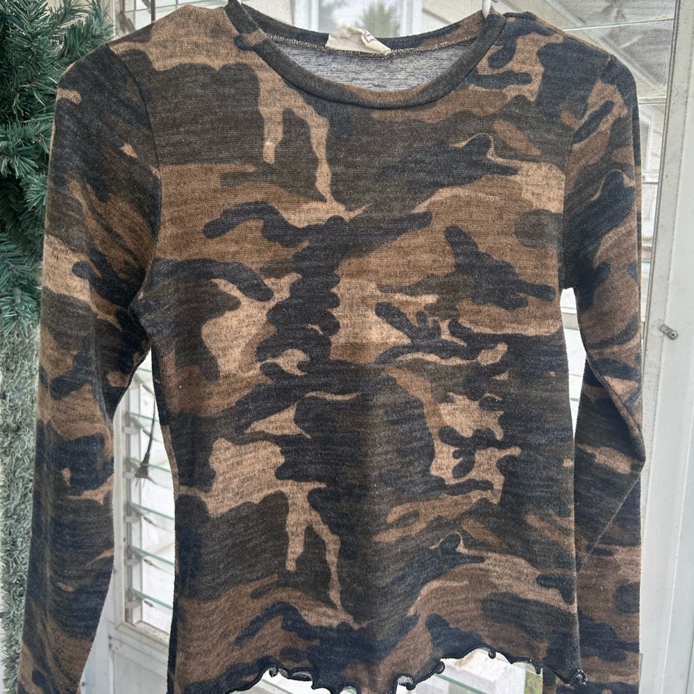 Camo top